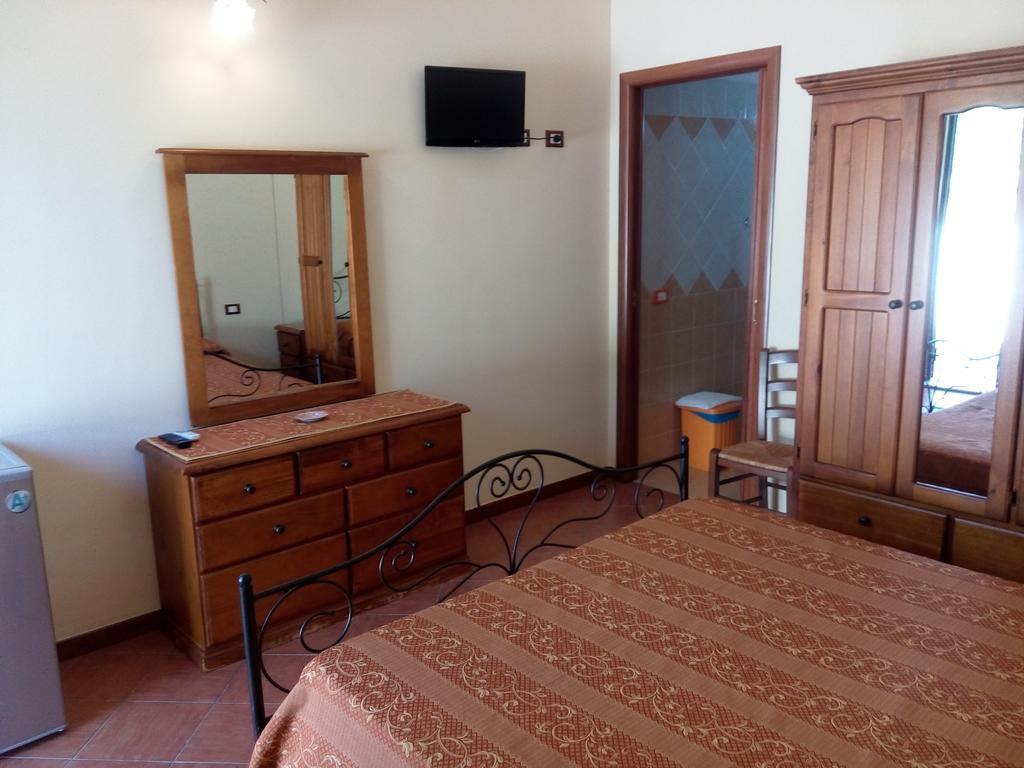 Agriturismo La Targa Buonfornello Oda fotoğraf